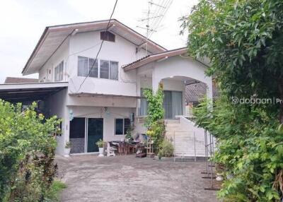 2-story detached house, 2 bedrooms, 3 bathrooms, near Chet Yot Temple.