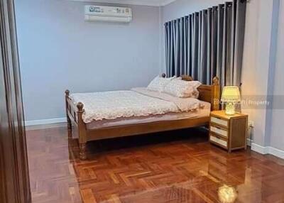 Detached house, 2 floors, 3 bedrooms, 2 bathrooms, located in San Sai zone near Ruen Chok Market.