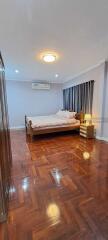 Detached house, 2 floors, 3 bedrooms, 2 bathrooms, located in San Sai zone near Ruen Chok Market.