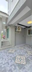 Detached house, 2 floors, 3 bedrooms, 2 bathrooms, located in San Sai zone near Ruen Chok Market.