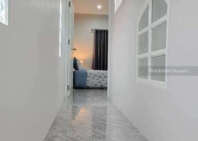 Detached house, 2 floors, 3 bedrooms, 2 bathrooms, located in San Sai zone near Ruen Chok Market.