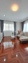 Detached house, 2 floors, 3 bedrooms, 2 bathrooms, located in San Sai zone near Ruen Chok Market.