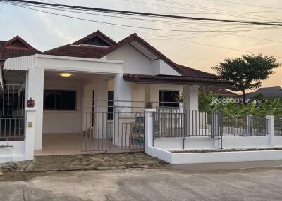 Detached house, single-story, 3 bedrooms, 2 bathrooms, located in a suburban area near Ruen Chok Market.