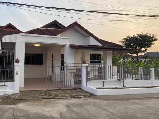 Detached house, single-story, 3 bedrooms, 2 bathrooms, located in a suburban area near Ruen Chok Market.