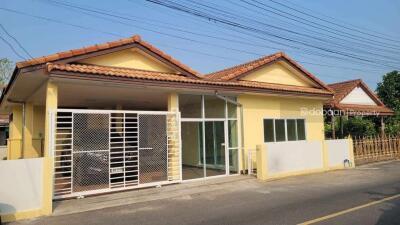 A single-story house with 3 bedrooms and 2 bathrooms in the sandy zone near  Phu Doi Market.