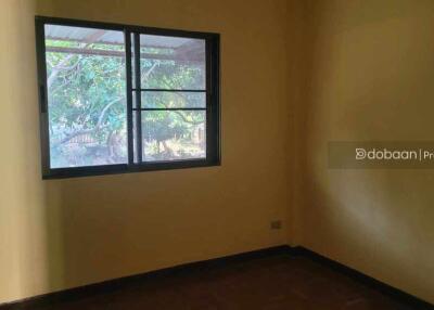 A single-story house with 3 bedrooms and 2 bathrooms in the sandy zone near  Phu Doi Market.