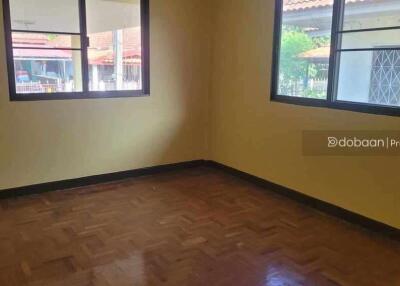 A single-story house with 3 bedrooms and 2 bathrooms in the sandy zone near  Phu Doi Market.