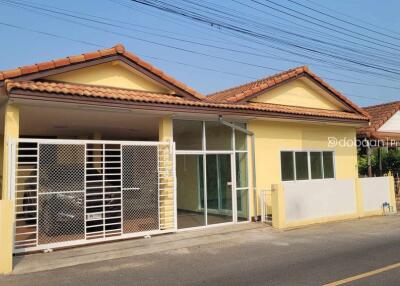 A single-story house with 3 bedrooms and 2 bathrooms in the sandy zone near  Phu Doi Market.