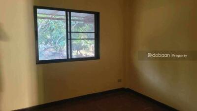 A single-story house with 3 bedrooms and 2 bathrooms in the sandy zone near  Phu Doi Market.