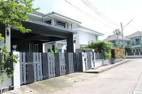 2-story detached house, 3 bedrooms, 3 bathrooms, near Mae Kuang Market.