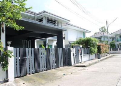 2-story detached house, 3 bedrooms, 3 bathrooms, near Mae Kuang Market.