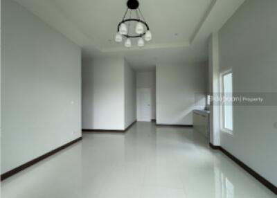 Single house, 1 floor, 3 bedrooms, 2 bathrooms, Buak Khrok Tai zone, near Saraphi Technical College.