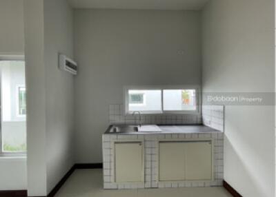 Single house, 1 floor, 3 bedrooms, 2 bathrooms, Buak Khrok Tai zone, near Saraphi Technical College.