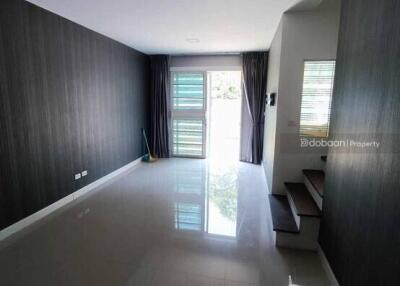 Townhome, 2 floors, 3 bedrooms, 2 bathrooms, located in the downtown area of Chiang Mai, close to Big C Don Chan.