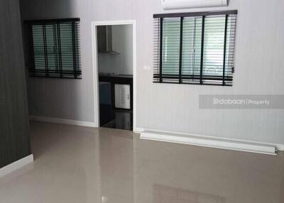 Townhome, 2 floors, 3 bedrooms, 2 bathrooms, located in the downtown area of Chiang Mai, close to Big C Don Chan.