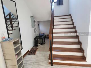 Detached house, 2 floors, 3 bedrooms, 4 bathrooms, located in the Doi Saket area, close to Mae Kue Market.