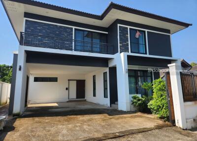 Detached house, 2 floors, 3 bedrooms, 4 bathrooms, located in the Doi Saket area, close to Mae Kue Market.