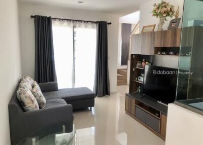 2-story townhome, 4 bedrooms, 2 bathrooms, near San Phak Wan Market.