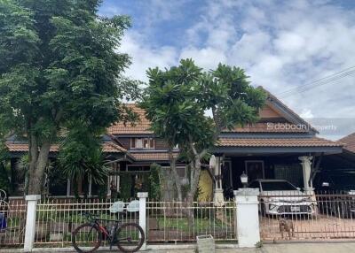 One and a half storey house, resort style, 2 bedrooms, 3 bathrooms, San Kamphaeng area.