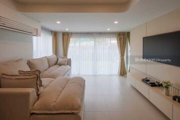 2-story detached house, 3 bedrooms, 3 bathrooms, near Chiang Mai University.