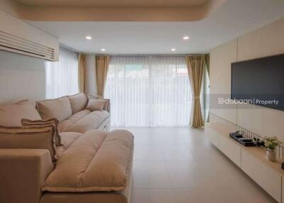 2-story detached house, 3 bedrooms, 3 bathrooms, near Chiang Mai University.