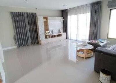 Detached house, 2 floors, 4 bedrooms, 4 bathrooms, in San Kamphaeng area.