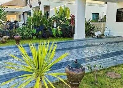 Detached house, 2 floors, 4 bedrooms, 4 bathrooms, in San Kamphaeng area.