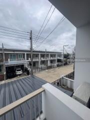 2-story townhome, 3 bedrooms, 2 bathrooms, near Nong Hoi Market.