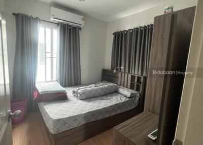 2-story townhome, 3 bedrooms, 2 bathrooms, near Nong Hoi Market.