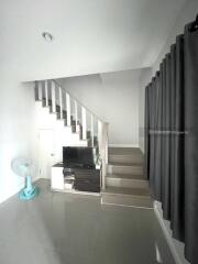 2-story townhome, 3 bedrooms, 2 bathrooms, near Nong Hoi Market.