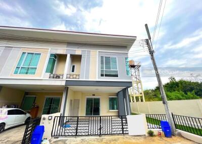 Townhome, 2 floors, 3 bedrooms, 3 bathrooms, located in San Kamphaeng zone, near Bo Sang intersection.