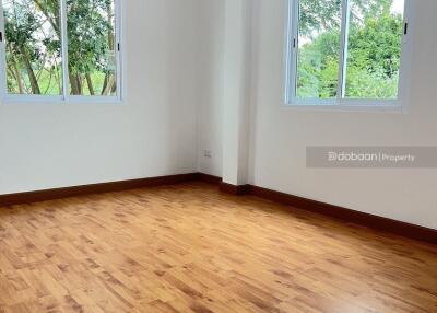 Townhome, 2 floors, 3 bedrooms, 3 bathrooms, located in San Kamphaeng zone, near Bo Sang intersection.