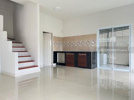 Townhome, 2 floors, 3 bedrooms, 3 bathrooms, located in San Kamphaeng zone, near Bo Sang intersection.