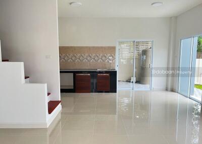 Townhome, 2 floors, 3 bedrooms, 3 bathrooms, located in San Kamphaeng zone, near Bo Sang intersection.