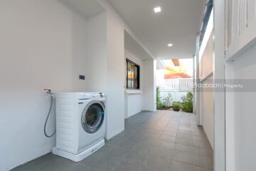 A two-story detached house with three bedrooms and four bathrooms located in the Hang Dong area, near Kad Farang.