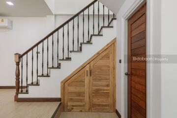 A two-story detached house with three bedrooms and four bathrooms located in the Hang Dong area, near Kad Farang.