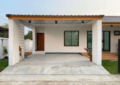 Single-story modern minimalist-style house with 3 bedrooms and 2 bathrooms.