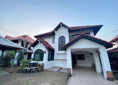 Detached two-story modern house with 4 bedrooms, 4 bathrooms in the Tha Sala zone.