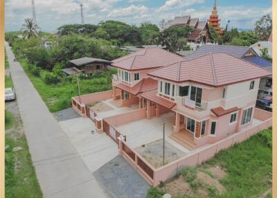 A contemporary two-story single-family house with three bedrooms and three bathrooms in the San Kamphaeng area.