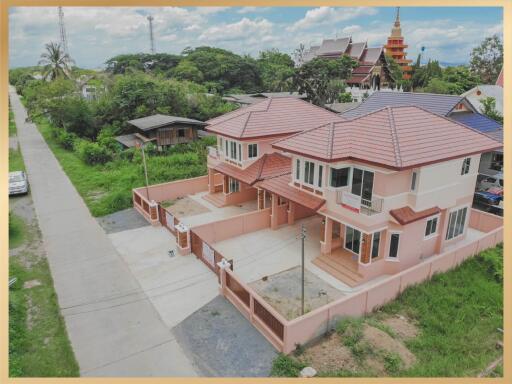 A contemporary two-story single-family house with three bedrooms and three bathrooms in the San Kamphaeng area.