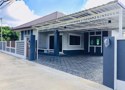 Single-storey detached house Contemporary style, contemporary, 3 bedrooms, 2 bathrooms, Saraphi zone.