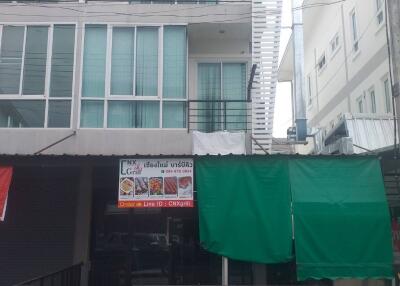 A modern commercial building with 3 bedrooms and 3 bathrooms in the Nong Hoi, Muang Chiang Mai City