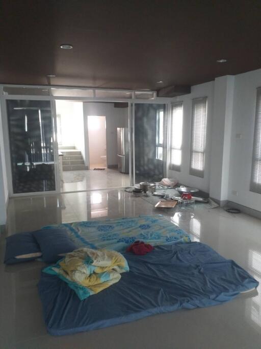 A modern commercial building with 3 bedrooms and 3 bathrooms in the Nong Hoi, Muang Chiang Mai City