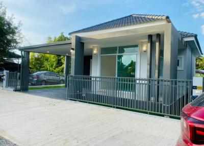 A Modern single-story house with 2 bedrooms and 2 bathrooms in Nong Pa Khrang, Muang Chiang Mai city