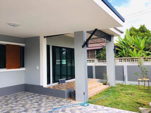 A single-story, contemporary style house with 3 bedrooms and 2 bathrooms in the San Pa Tong zone.