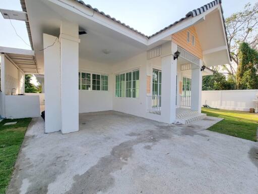 A single-story, English-style house with 3 bedrooms and 2 bathrooms in the San Sai zone.