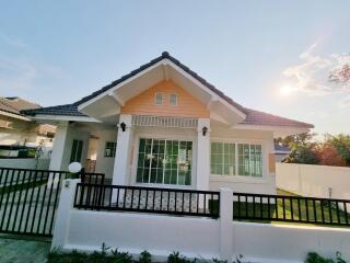 A single-story, English-style house with 3 bedrooms and 2 bathrooms in the San Sai zone.