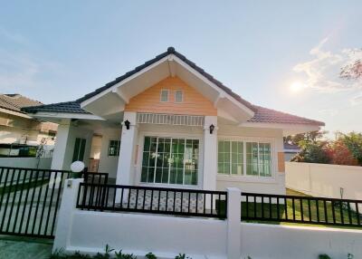 A single-story, English-style house with 3 bedrooms and 2 bathrooms in the San Sai zone.