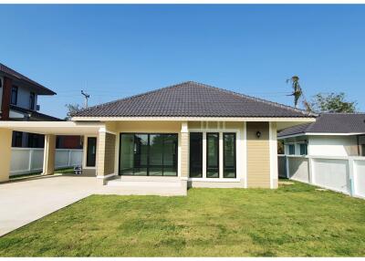 A single-story, contemporary style house with 3 bedrooms and 2 bathrooms in the San Sai zone.