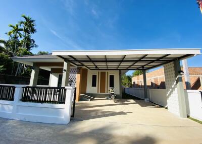 A Modern single-story  house with 3 bedrooms and 2 bathrooms in the Tha Wang Tan, Hang Dong, Chiang Mai